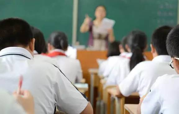 优秀孩子背后的家长，原来都是这样和老师相处的！
