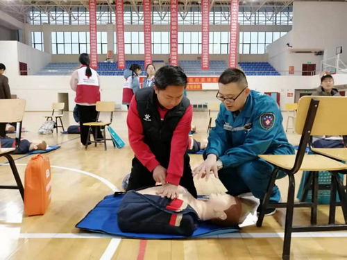 【河南供稿】开封市120急救指挥中心走进河南大学民生学院 开展急救技能培训