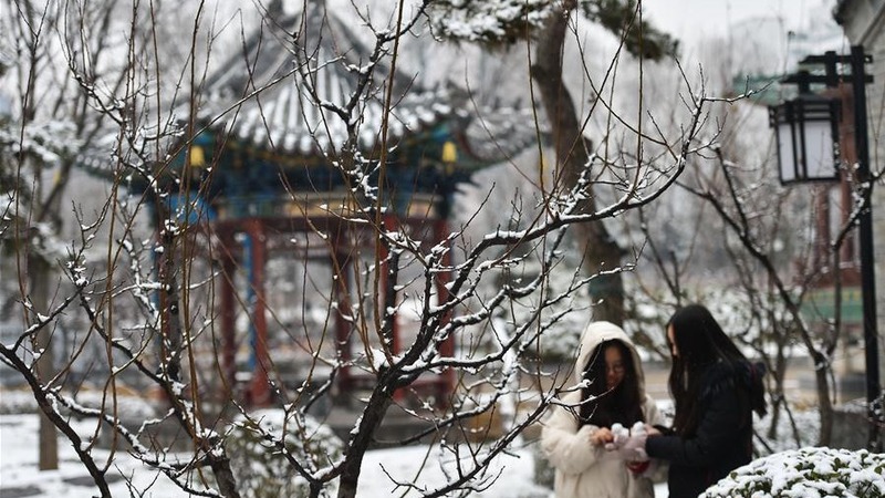 山西太原迎降雪 雪景美如画