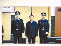 中纪委推反腐片打铁还需自身硬