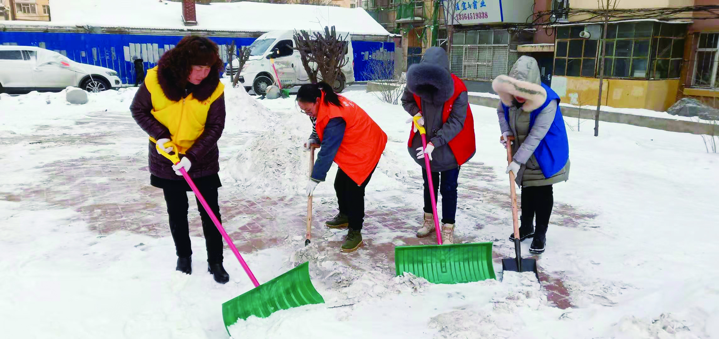 “乐”扫门前雪 天寒手留“温”