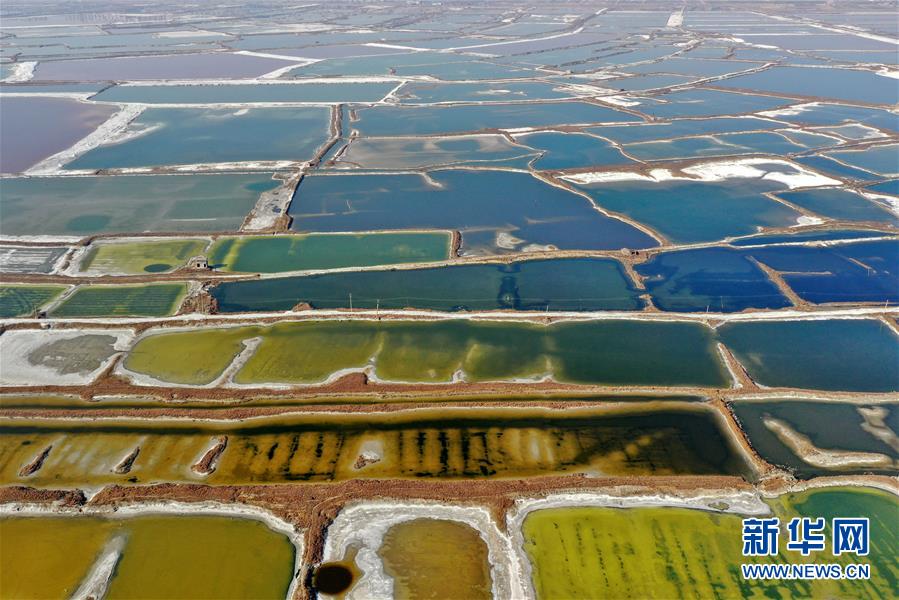 山西：多彩盐湖入画来
