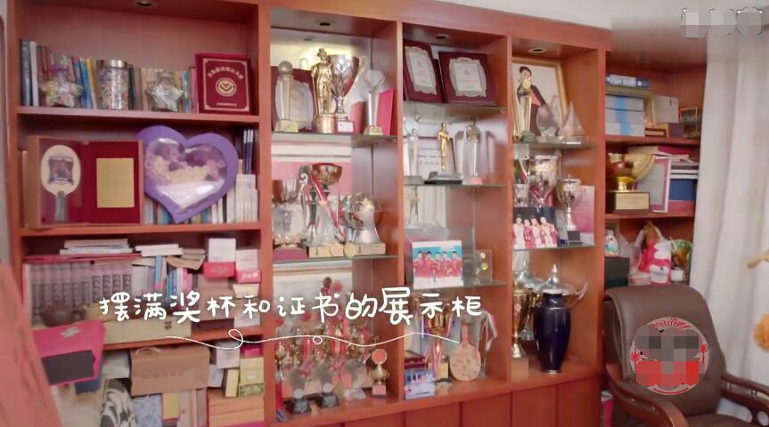 张继科青岛豪宅首曝光 为父母做饭超暖心