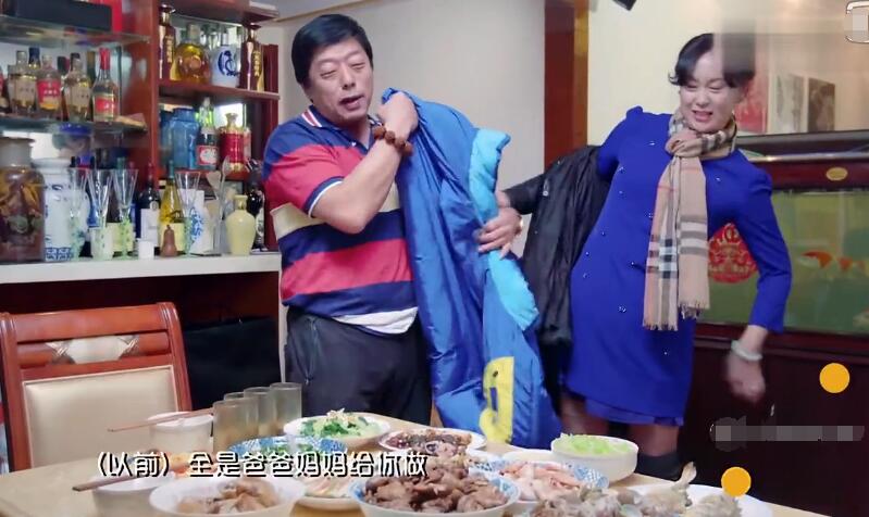 张继科青岛豪宅首曝光 为父母做饭超暖心
