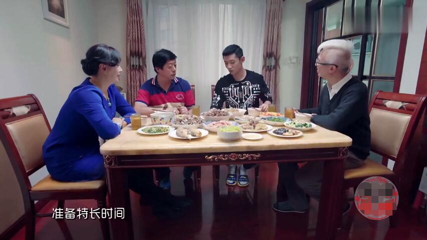 张继科青岛豪宅首曝光 为父母做饭超暖心