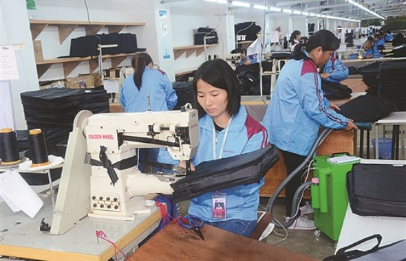 平桂扶贫车间重点吸纳贫困家庭就业