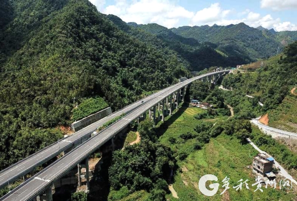 全程50分钟 贵州紫云至望谟高速公路全线通车