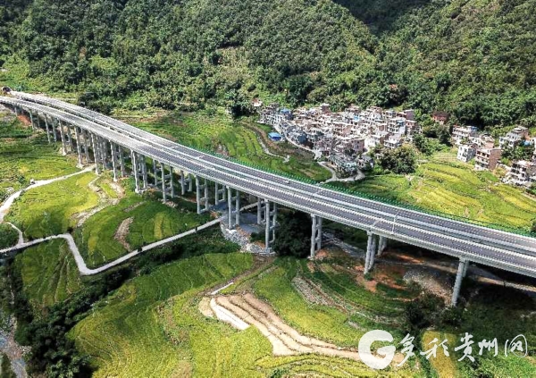 全程50分钟 贵州紫云至望谟高速公路全线通车