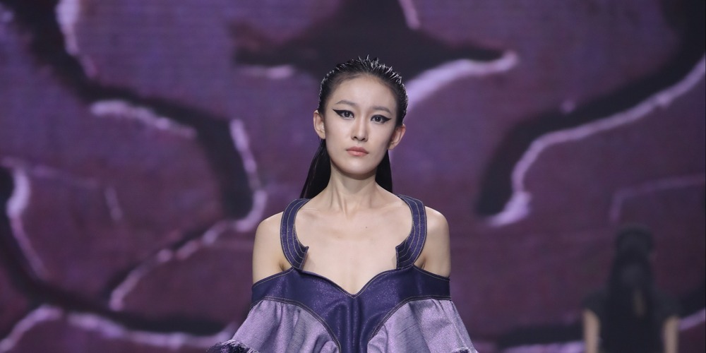 中国时尚大会——设计师陈闻作品集(图片来源:中国服装设计师协会) 中国时尚大会——设计师陈闻作品集(图片来源:中国服装设计师协会)_fororder_LT185672
