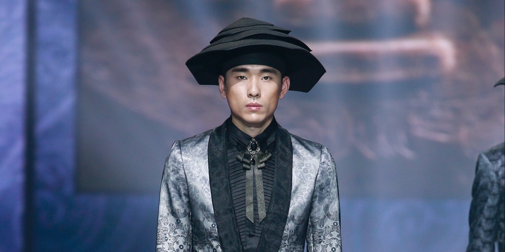 中国时尚大会——设计师计文波作品集(图片来源:中国服装设计师协会) 中国时尚大会——设计师计文波作品集(图片来源:中国服装设计师协会)_fororder__18T5790