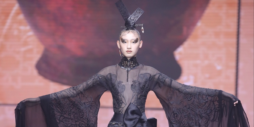 中国时尚大会——设计师计刘薇作品集(图片来源:中国服装设计师协会) 中国时尚大会——设计师计刘薇作品集(图片来源:中国服装设计师协会)_fororder_LT185337
