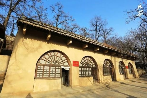 头条 | 红色旅游，让我们跟着他走！