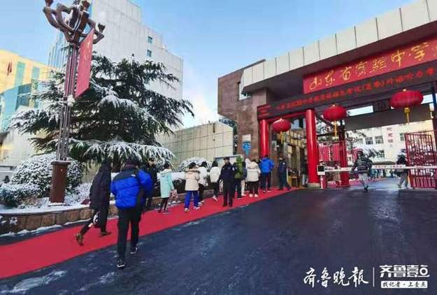 山东“新高考”外语听力今日开考！陪考家长：儿子考满分没问题
