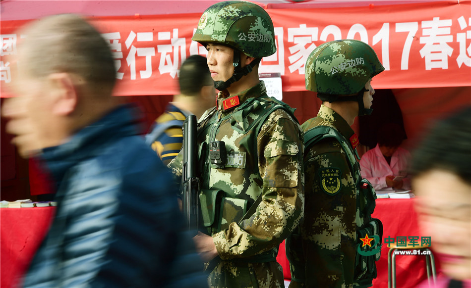 武警护航春运 巡逻日均四万步