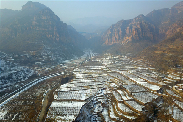 河北邢台：雪后梯田入画来