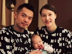 林丹和亲朋相聚爱子出镜 与谢杏芳穿情侣装.图