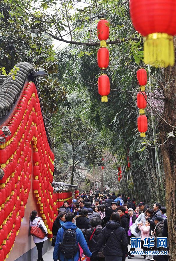 成都：“人日”游草堂祭杜甫