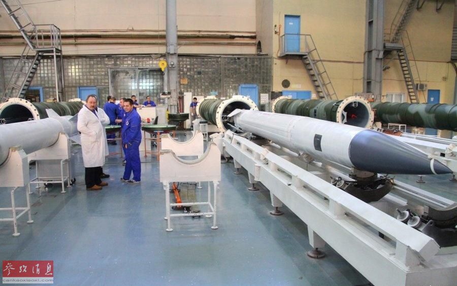 俄新S-400防空导弹竟由大妈手工组装