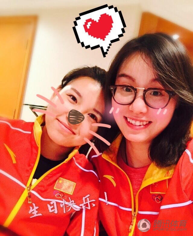 傅园慧晒亲密照为张梦雪庆生：永远爱你(图)