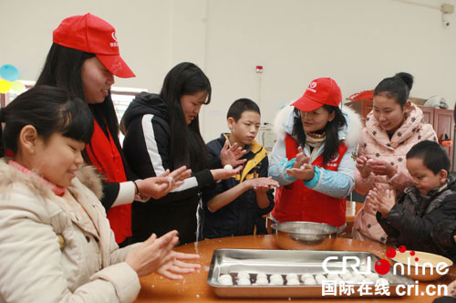 四川德阳市旌阳区：欢乐元宵节 情暖福利院