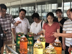 海外大V走进北大荒集团：一次挖掘北大荒精神的旅行_fororder_【多元产业】九三食品厂参观