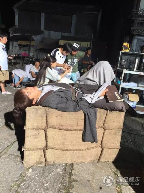 杨旭文《射雕》伤痕曝光 网友：满满都是心疼_娱乐_腾讯网
