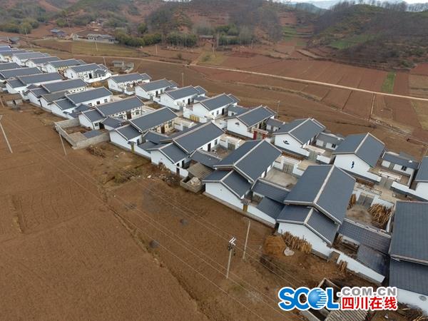【网络媒体走转改】车轮上的"小超市"开进彝家新寨