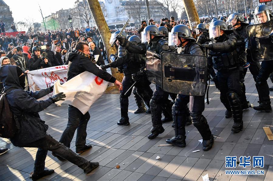 法国多个城市爆发反暴力执法游行