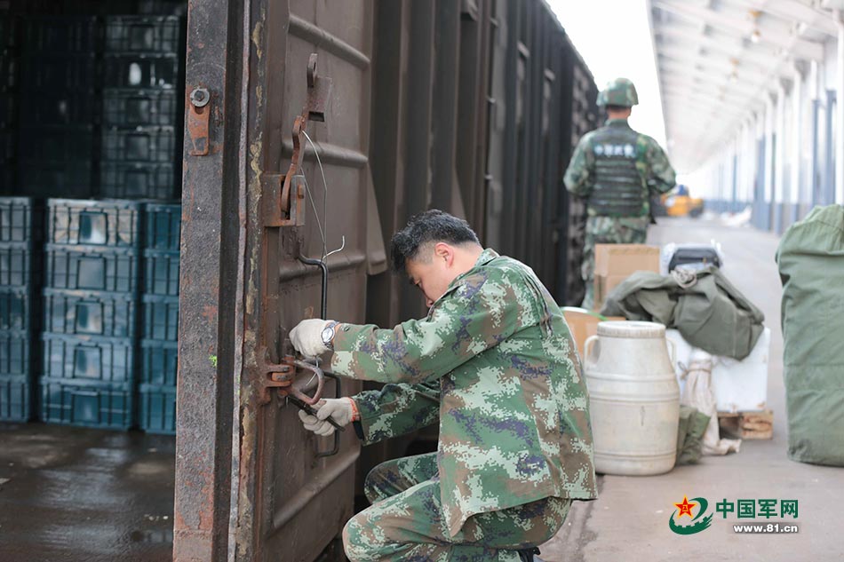 记者6天5夜实录：武警押运兵的神秘生活