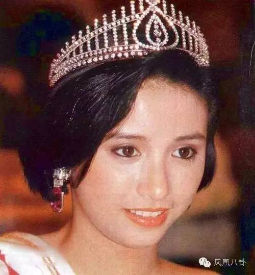 一场葬礼，汇集了李嘉欣丈夫生命中重要的3位女人