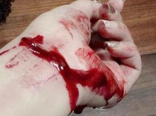 英老人活埋自己棺材里直播“死亡” 细数全球花样百出的直播