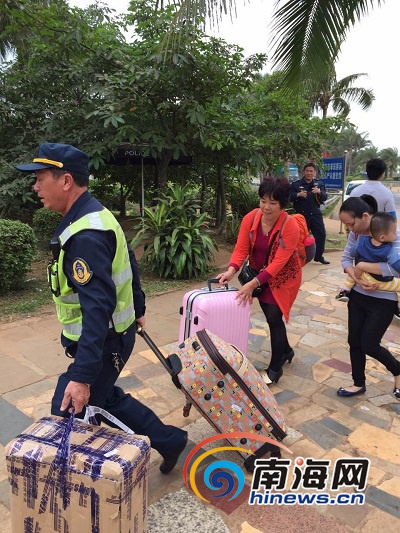 【琼岛动态】海口市交通执法支队开展学雷锋志愿服务月活动