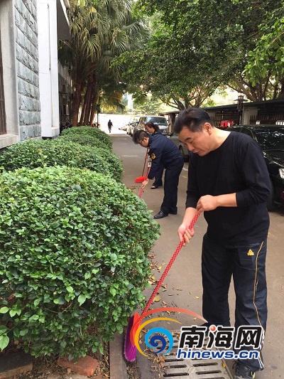 【琼岛动态】海口市交通执法支队开展学雷锋志愿服务月活动