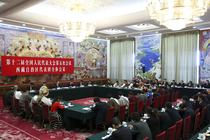 李克强在西藏代表团：民族团结要像糌粑和糍粑那样捏成团、聚成团、抱成团