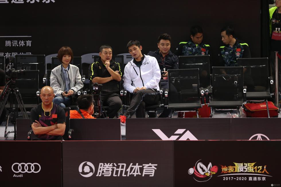 高清：张继科现身直通赛 刘国梁上演“摸脸杀”