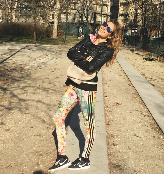 神帅之女凭可人笑容成网红 看这嘴多像囧叔