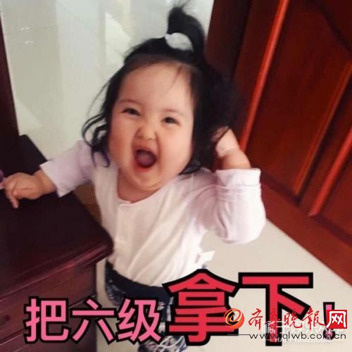 【小刚几表情包合集】这个两岁小女孩是谢飞机后的新晋国产表情包 连景甜都爱用！