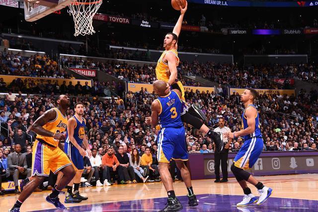 NBA打假案：火箭惨遭黑哨 韦少没进全明星首发