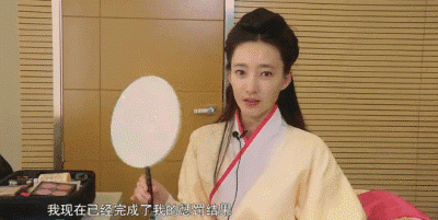 王丽坤反重力躺柔韧度惊人 素颜也是美翻天！