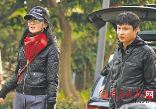 52岁张曼玉被曝遭甩 揭秘张曼玉的感情史 情感之路为什么这么坎坷