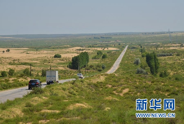 库布其首条穿沙公路　矗立在大漠的无形丰碑