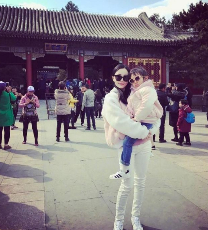 王诗龄李湘、甜馨李小璐，亲子装哪家美_娱乐_腾讯网