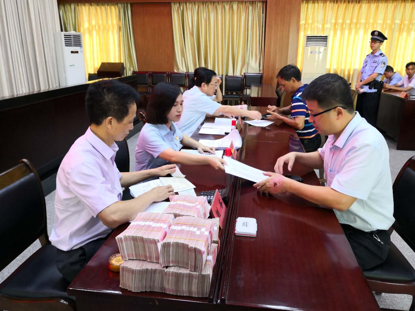 安溪县人民法院司法救助金和执行款集中发放现场_fororder_微信图片_20180814092242