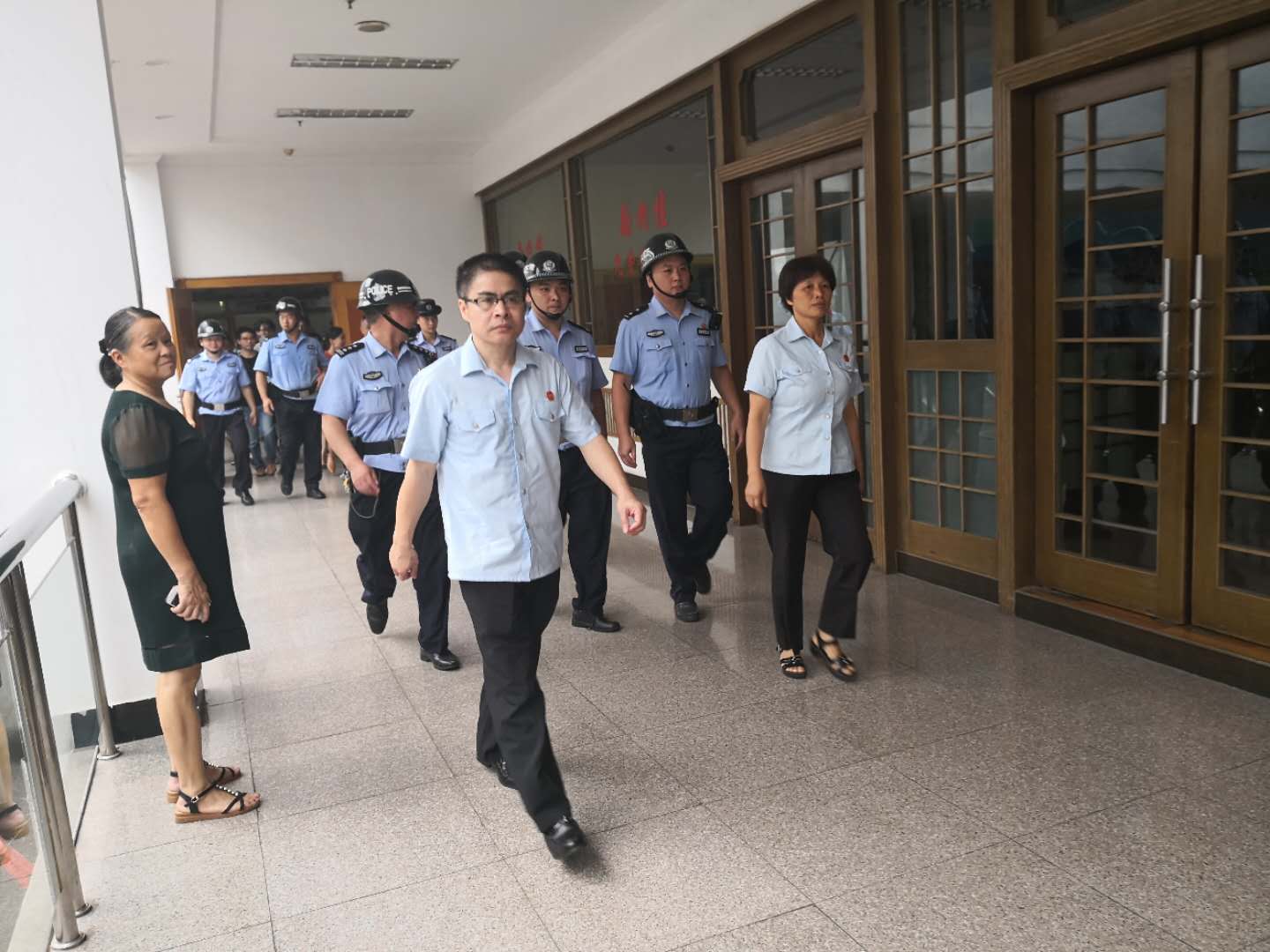 安溪法院院长许良才带队到被执行人叶某鱼单位。_fororder_微信图片_20180814094029