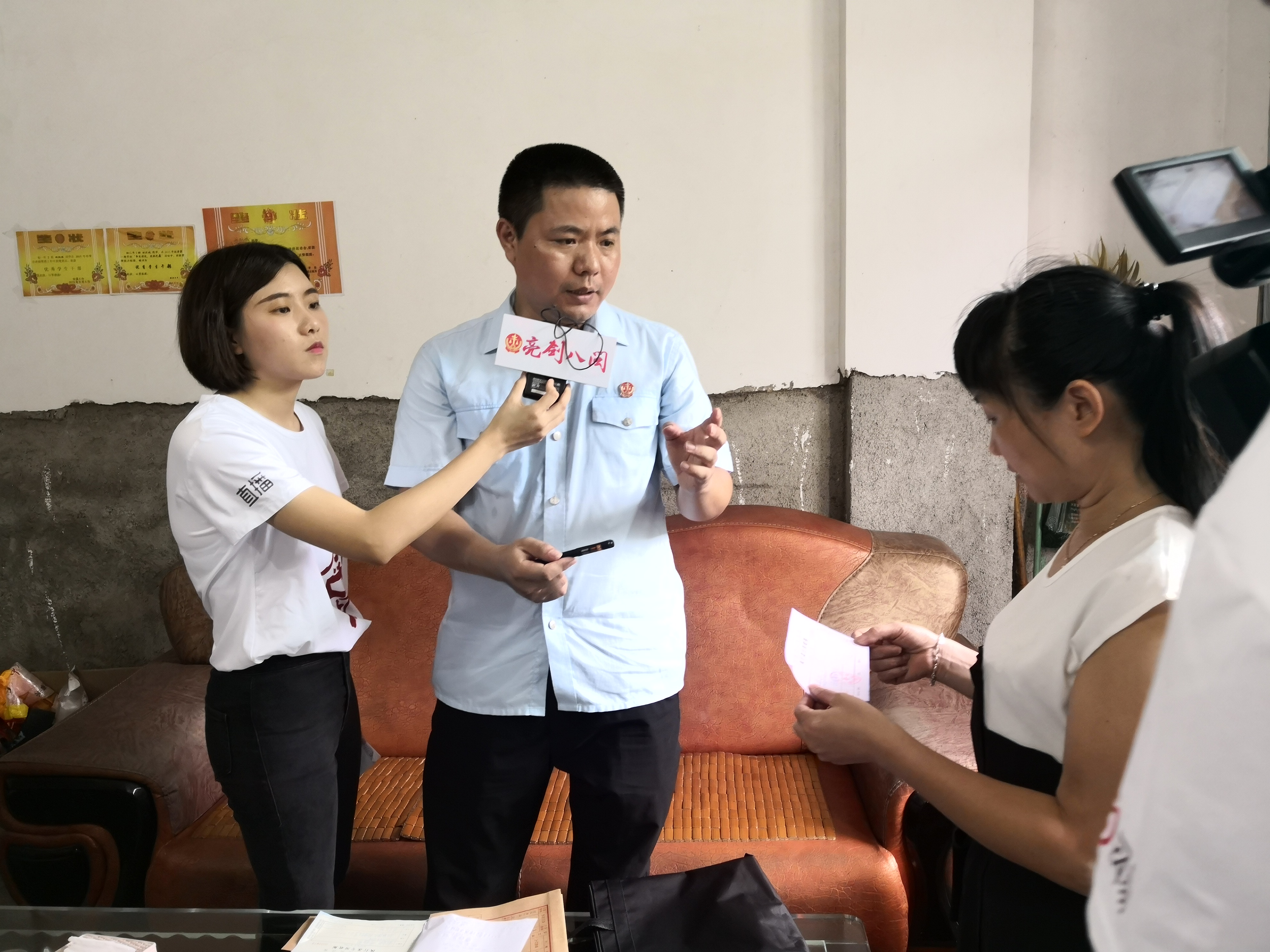 ​经过督促教育，被执行人李某黎当场缴交执行款3万元，并签署保证书，承诺剩余欠款在一定期限内自觉履行。_fororder_微信图片_20180814104731
