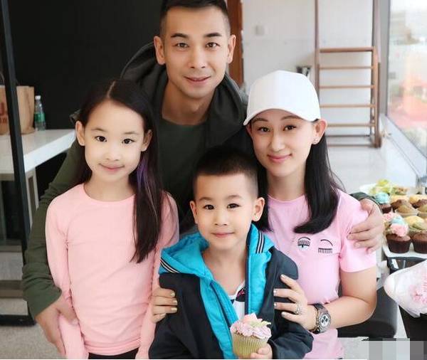 赵文卓小女儿洗澡视频曝光 白白胖胖超萌(图)