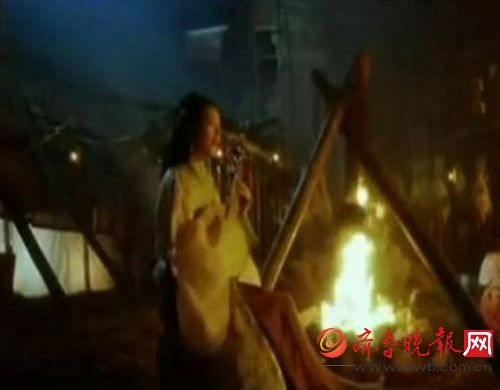 看过林青霞的脚趾头 这位大导演朱延平整夜都睡不着 这图片告诉你林青霞的脚有多美