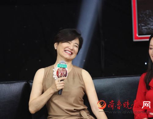 看过林青霞的脚趾头 这位大导演朱延平整夜都睡不着 这图片告诉你林青霞的脚有多美