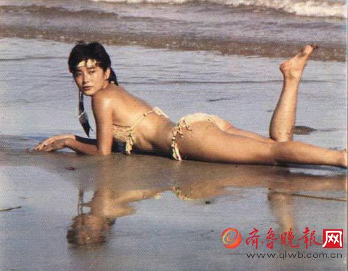 看过林青霞的脚趾头 这位大导演朱延平整夜都睡不着 这图片告诉你林青霞的脚有多美