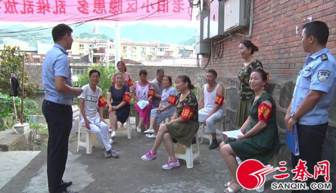【三秦大地 安康】社区民警工作札记：迈开脚走进群众心 “门难进”变“笑脸迎”